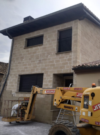 Rehabilitación de fachadas con paneles decorativos